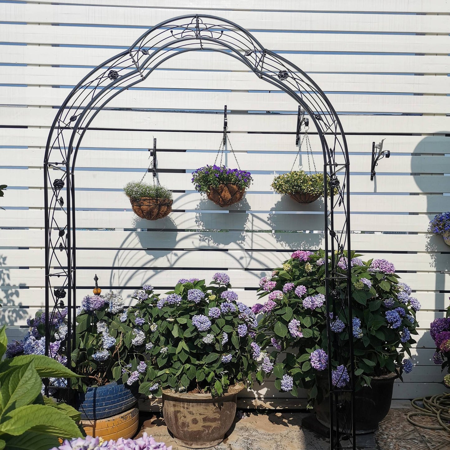 Elegant Metal Garden Arch – Sturdy Support for Climbing Plants & Outdoor Decor